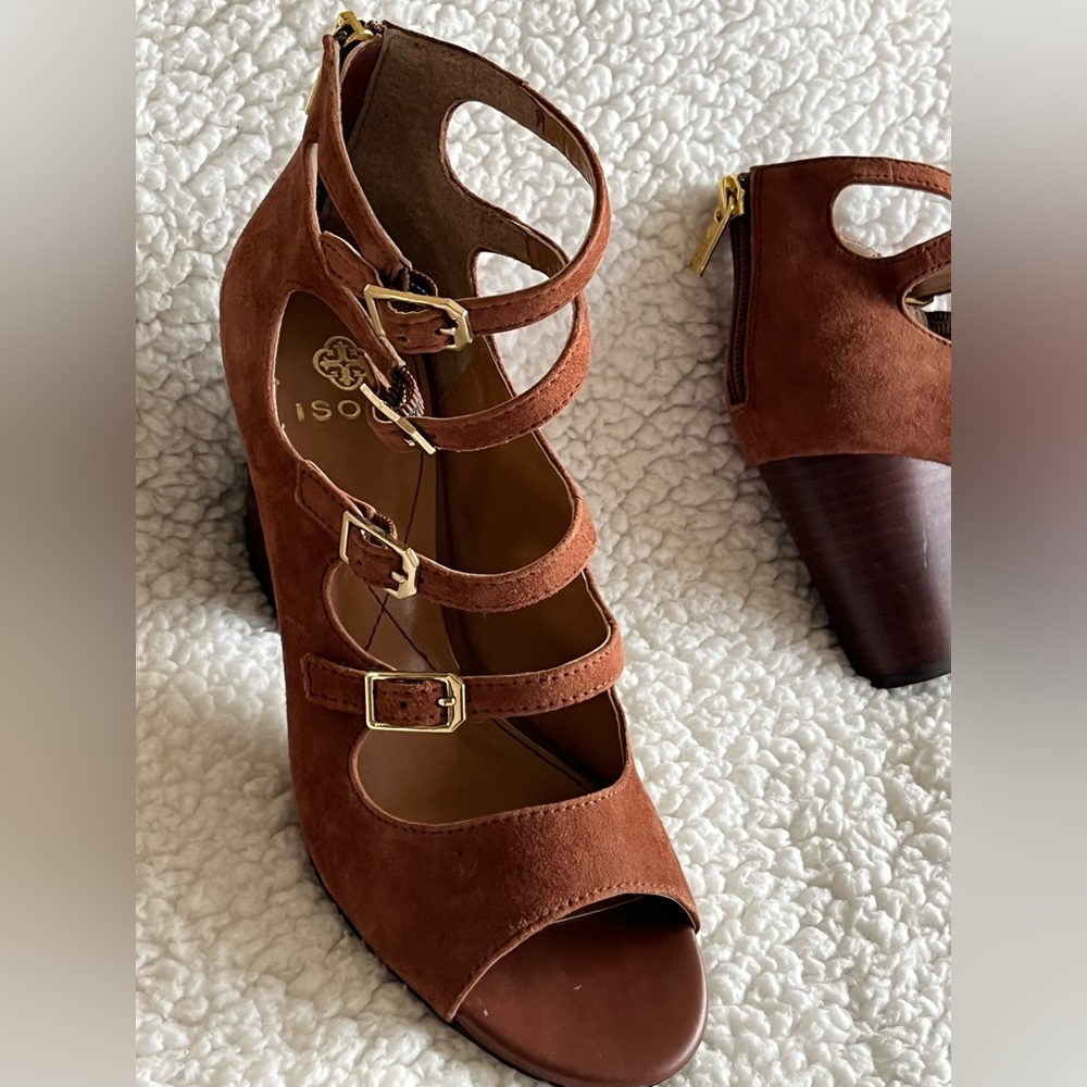 Isola Brown Block Heel buckle up open toe suede